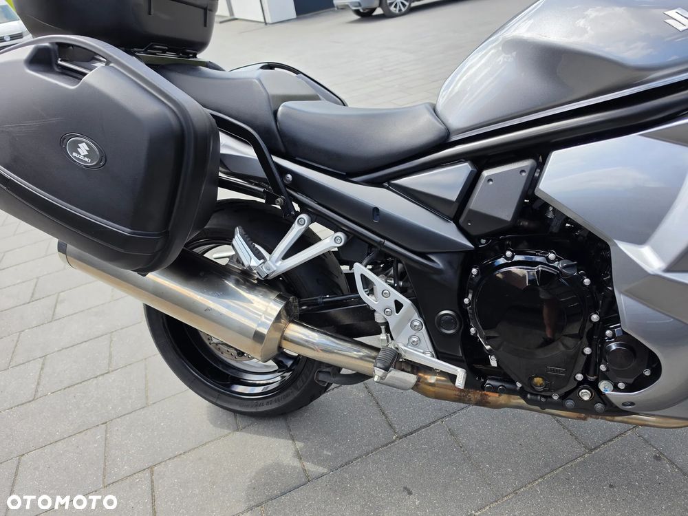 Suzuki GSX - 16