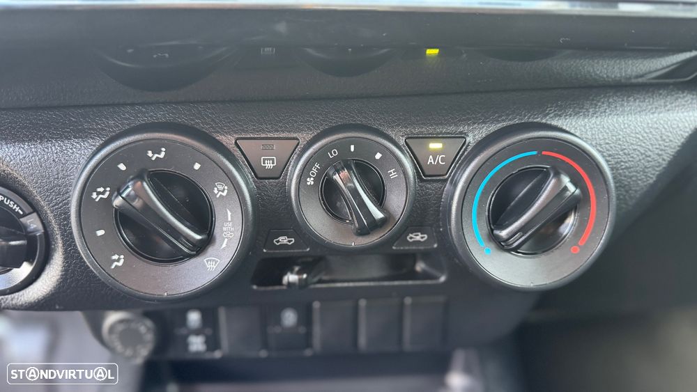 Toyota Hilux 2.4 D-4D 4WD CD CM - 8