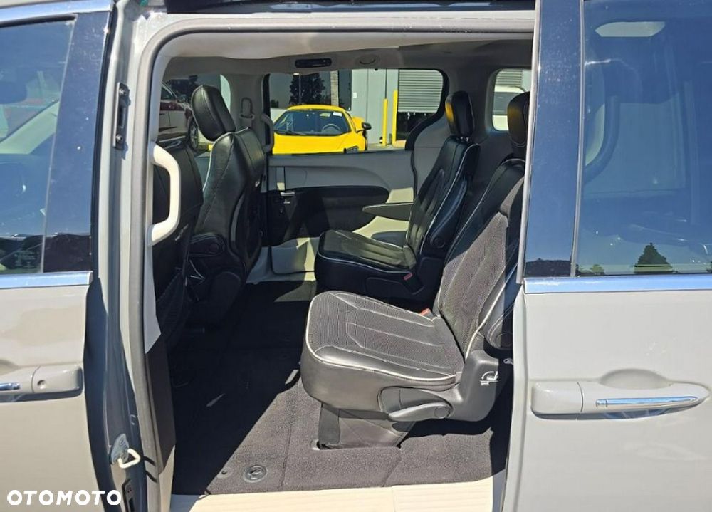 Chrysler Pacifica - 10
