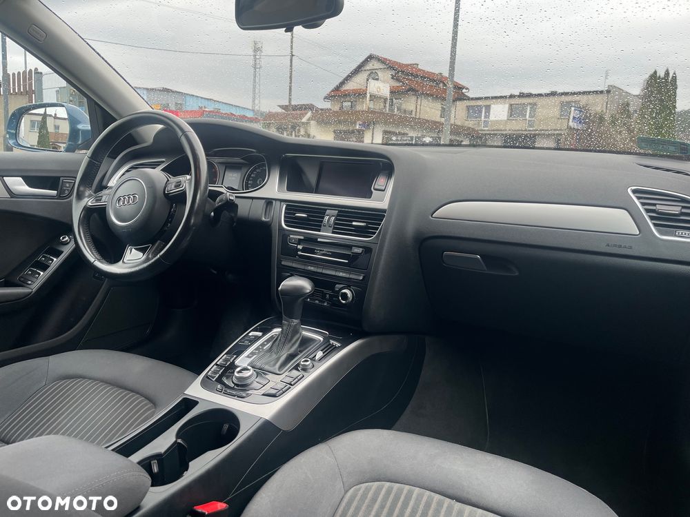 Audi A4 Limousine - 8