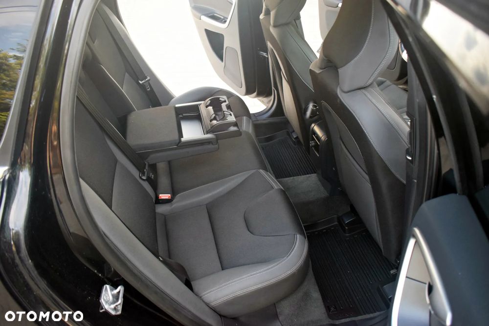 Volvo XC 60 D4 Drive-E Momentum - 8