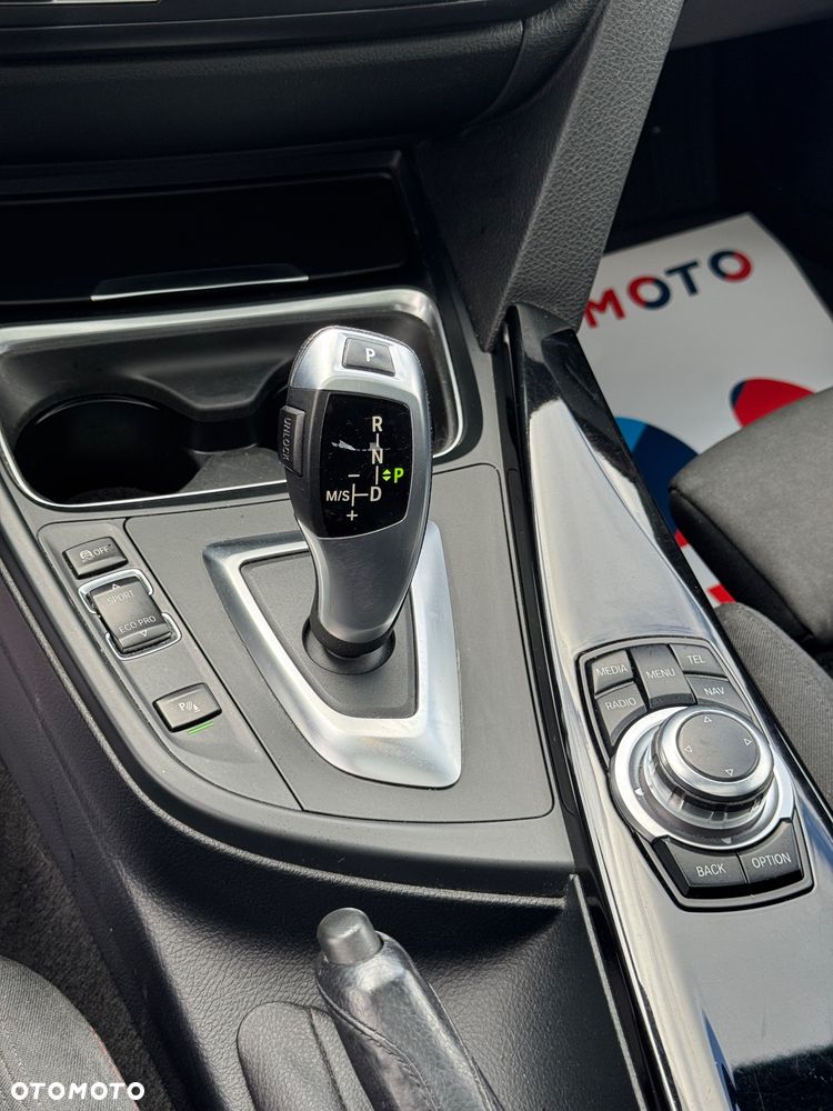 BMW Seria 3 320d xDrive Sport Line - 34