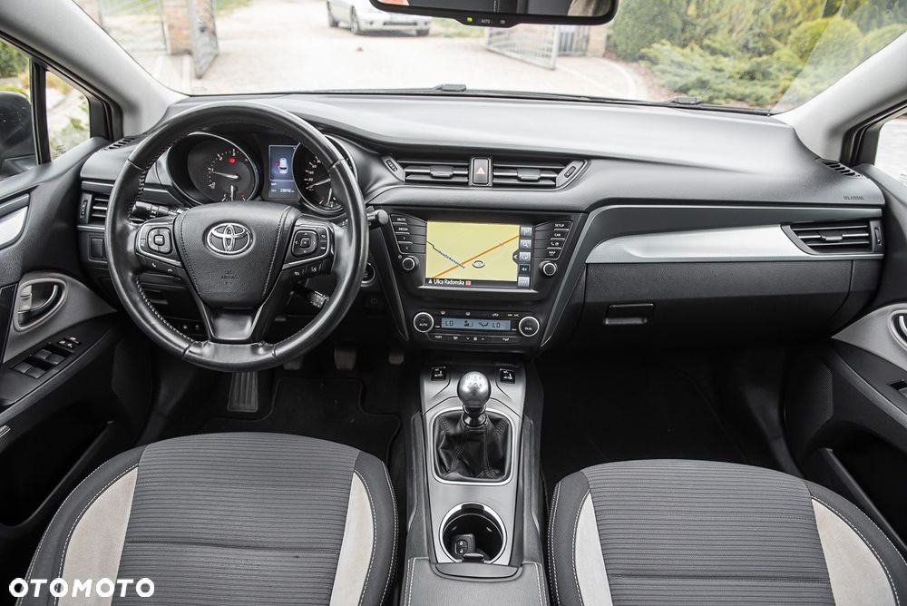 Toyota Avensis - 5