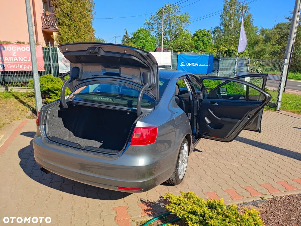 Volkswagen Jetta - 30