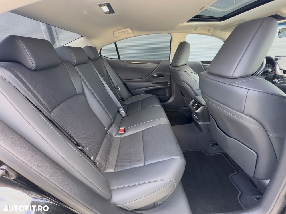 Lexus Seria ES 300h Executive Line - 17