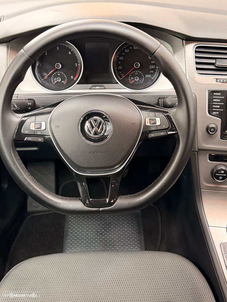 VW Golf 1.6 TDi BlueMotion Confortline - 24