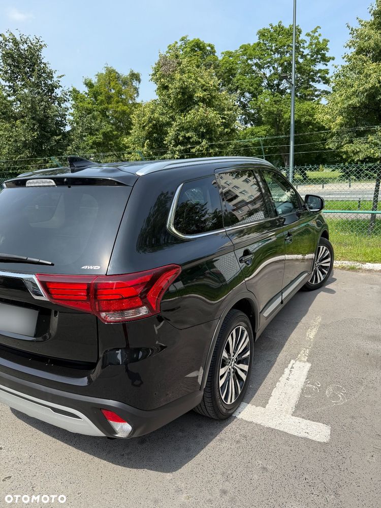 Mitsubishi Outlander - 4