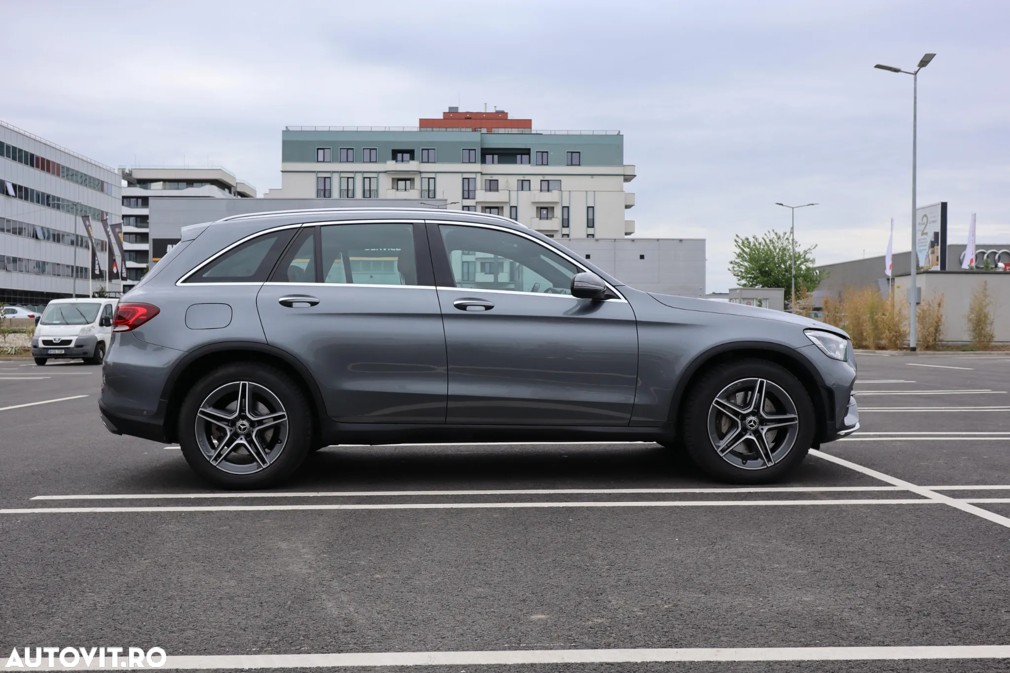 Mercedes-Benz GLC 200 4Matic 9G-TRONIC AMG Line - 5