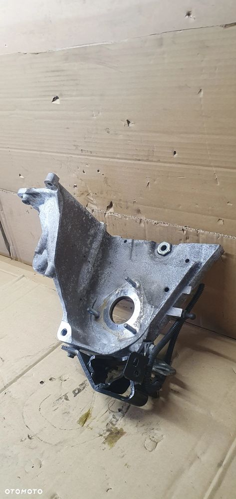 Mocowanie pompy wtryskowej paliwa Opel Insignia A 2.0 CDTI 55574721 - 3