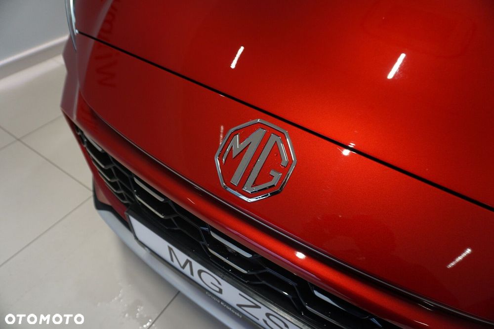 MG ZS Hybrid+ - 8