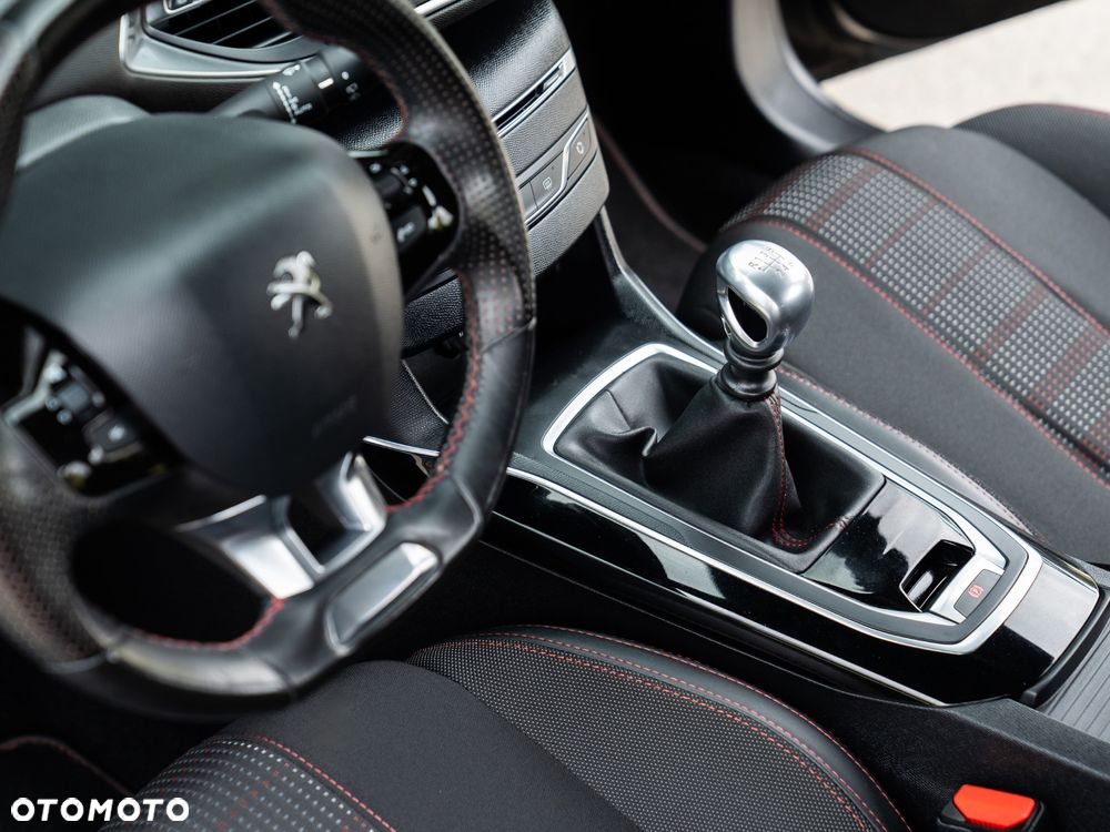 Peugeot 308 1.2 PureTech Allure S&S - 36