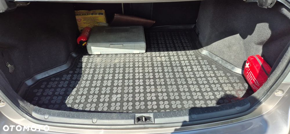 Toyota Avensis 1.8 Premium - 7