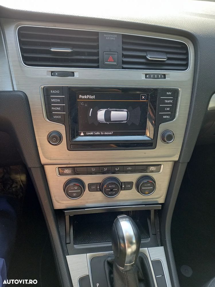 Volkswagen Golf - 10