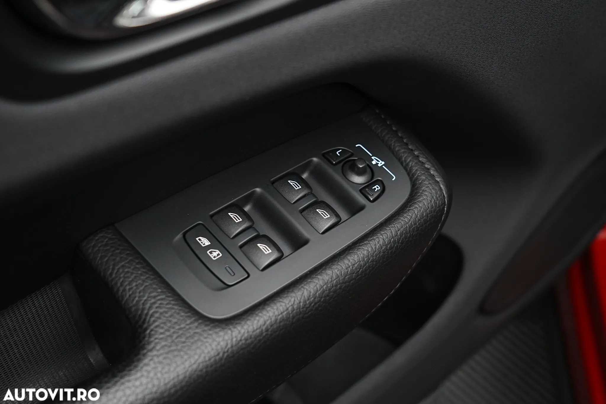 Volvo XC 60 T8 Twin Engine AWD Geartronic Momentum - 29