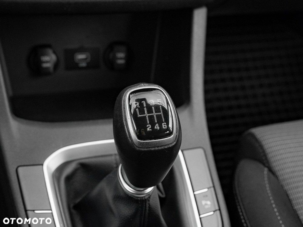 Hyundai i30 1.5 DPI Classic + - 17