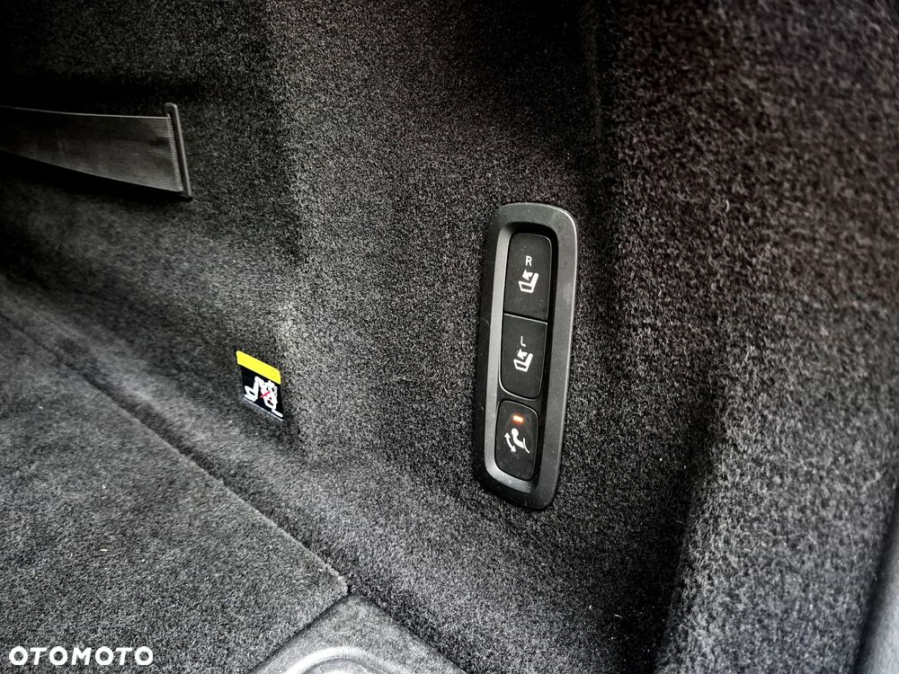Volvo XC 60 D4 AWD R-Design - 25
