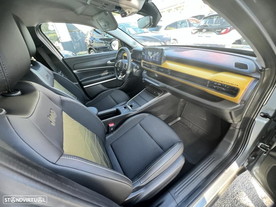 Jeep Avenger 54 kWh Summit - 27