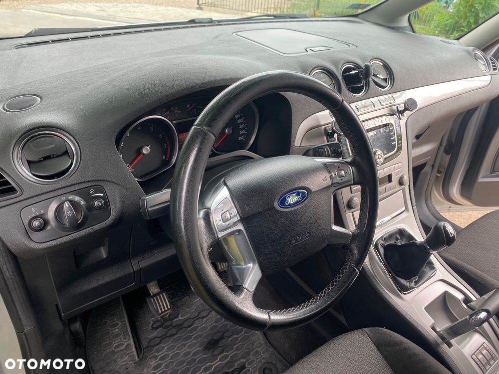 Ford Galaxy 2.0 Ghia - 4