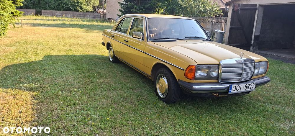Mercedes-Benz W123 - 1