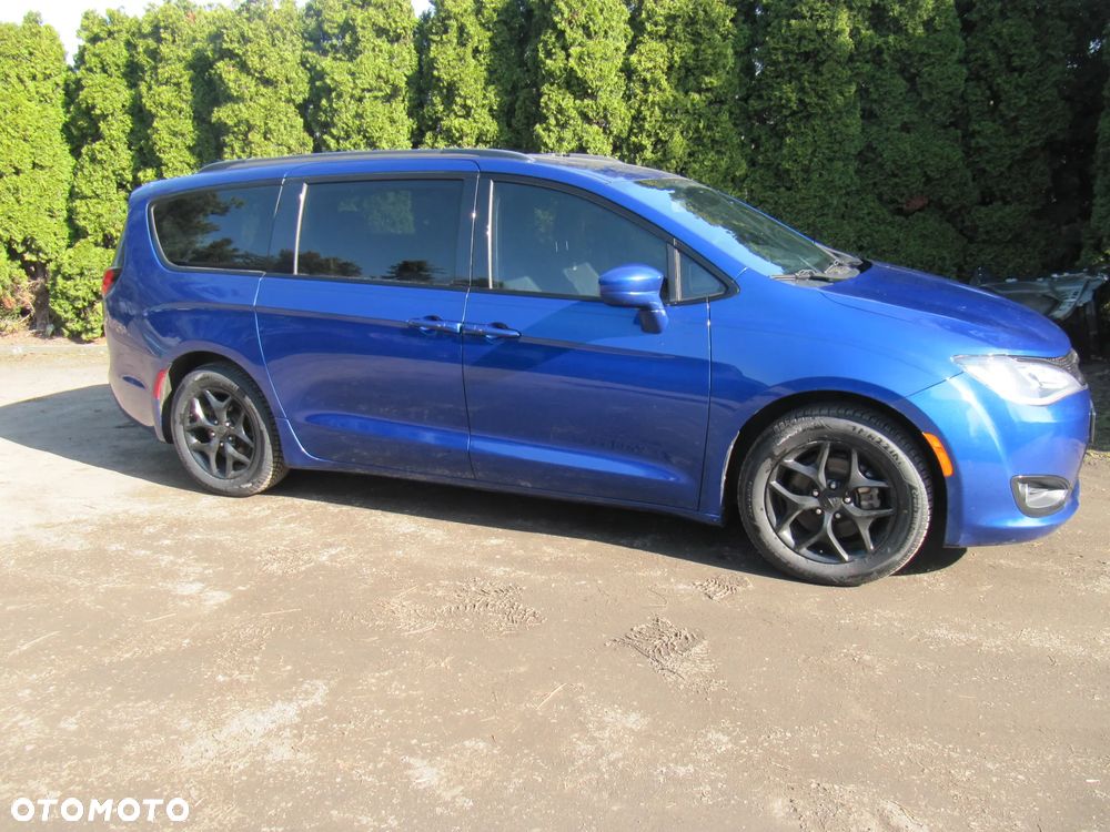 Chrysler Pacifica - 2