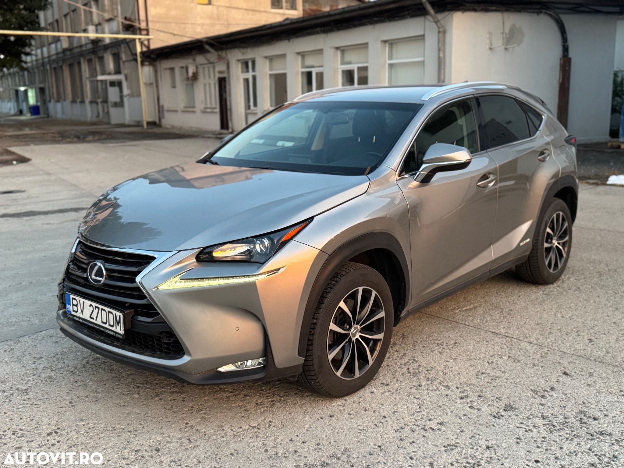 Lexus Seria NX 300h AWD Business - 1