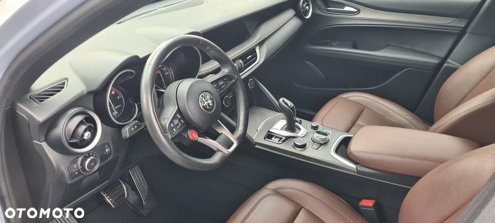 Alfa Romeo Stelvio 2.0 Turbo TI Q4 - 25
