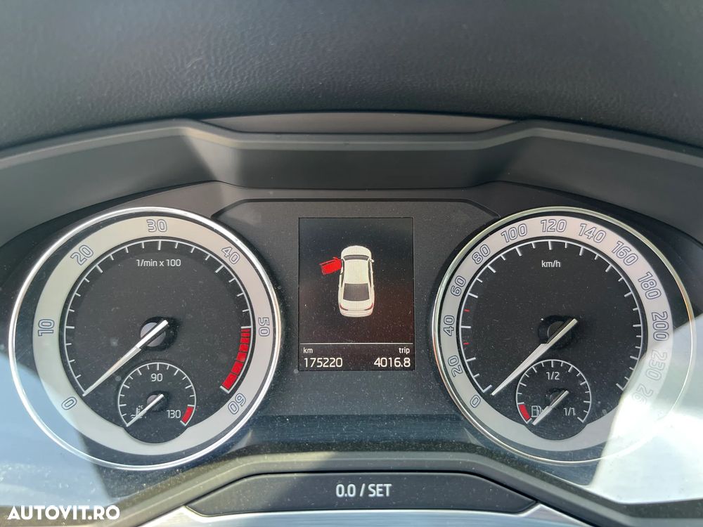 Skoda Superb 2.0 TDI DSG Ambition - 19