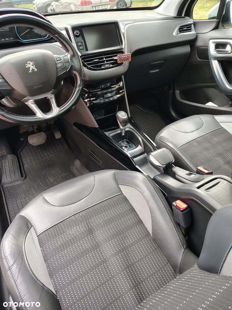 Peugeot 2008 1.2 Pure Tech Allure S&S EAT6 - 12