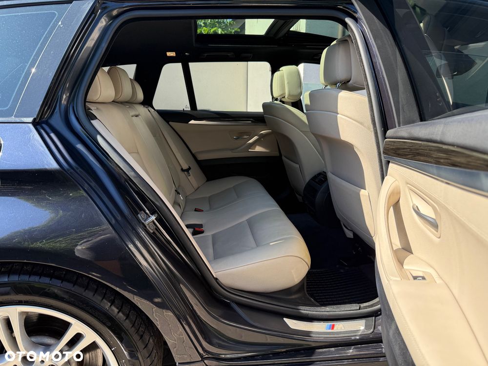 BMW Seria 5 525d Sport-Aut - 33