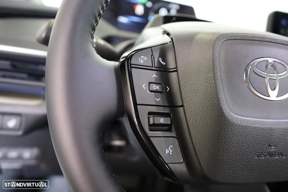 Toyota Prius 2.0 Plug-in Luxury - 38