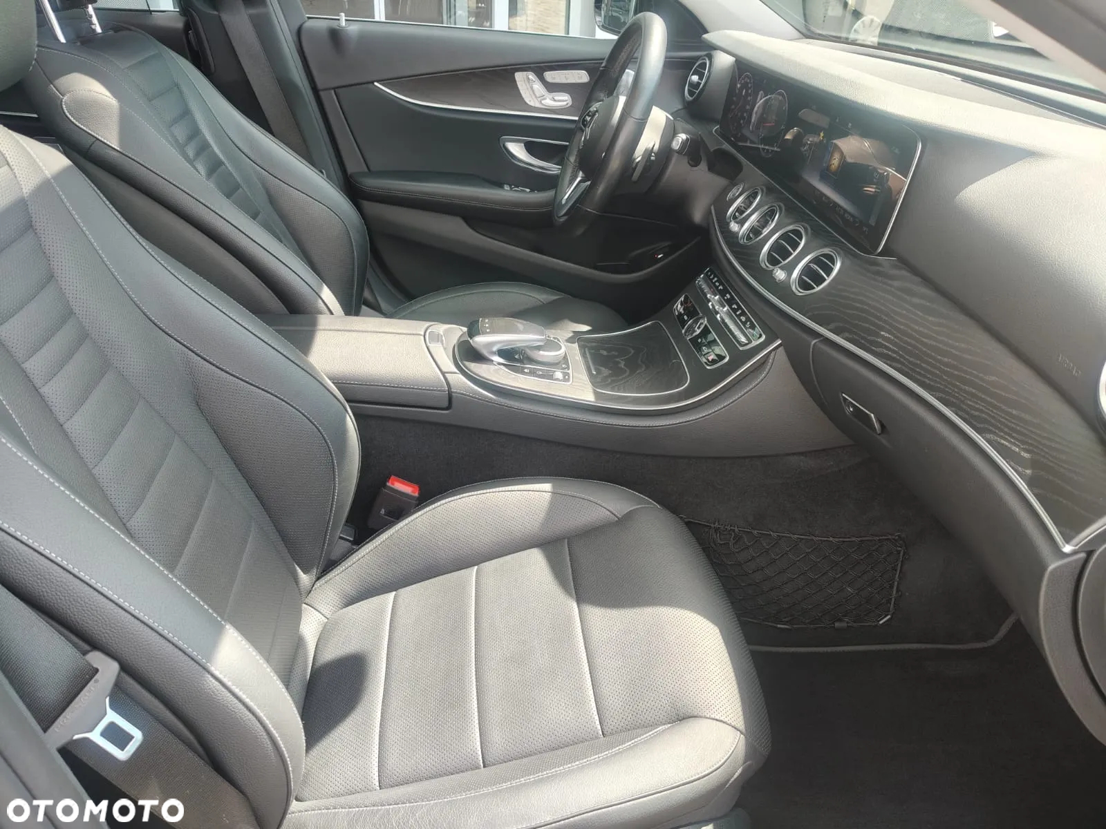 Mercedes-Benz Klasa E 400 d 4-Matic 9G-TRONIC - 29