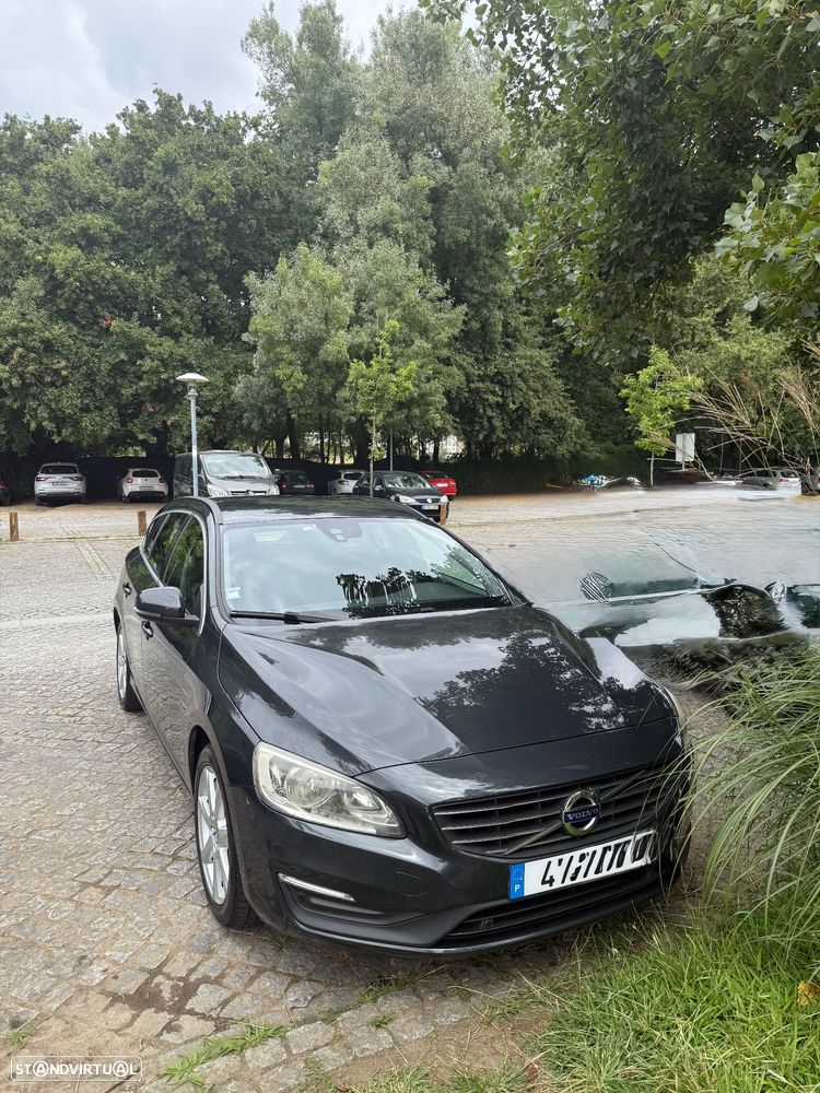 Volvo V60 2.0 D2 R-Design - 1
