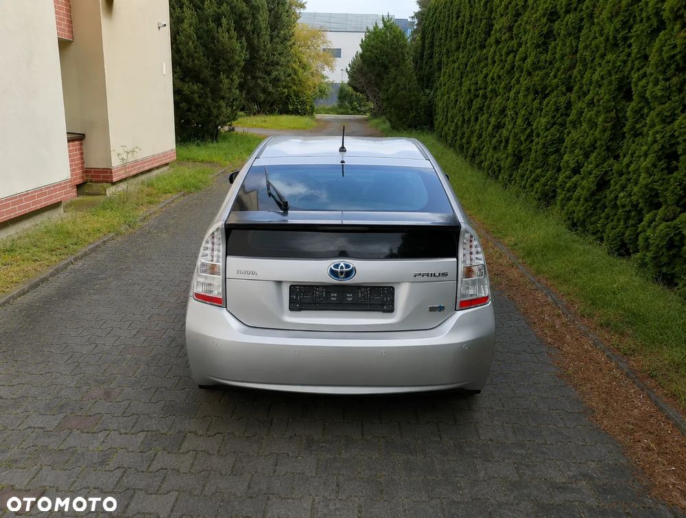 Toyota Prius - 4