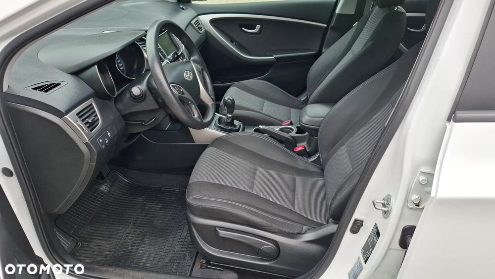 Hyundai i30 1.4 Passion Plus - 12