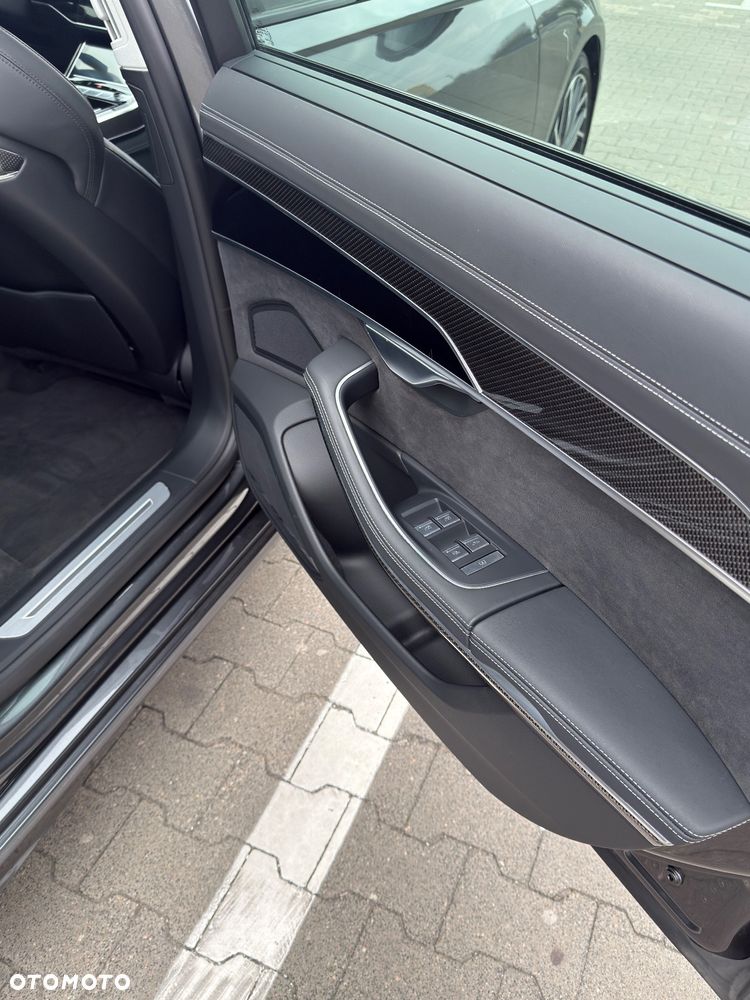 Audi S8 - 32