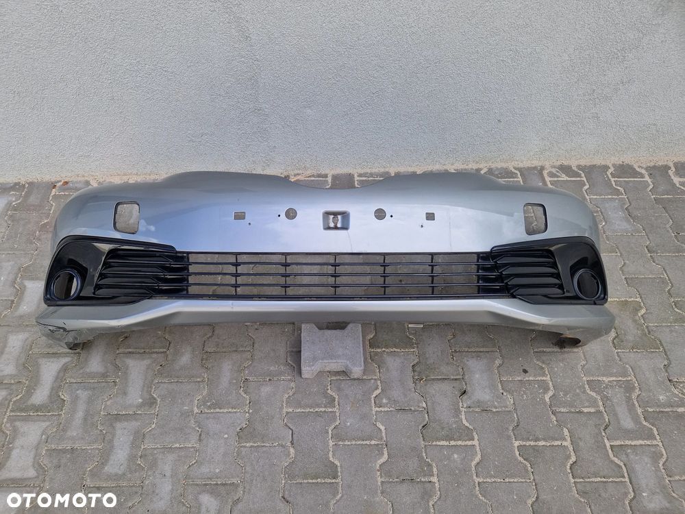 Zderzak Toyota Auris II lift 2015 - bez dziur - 2