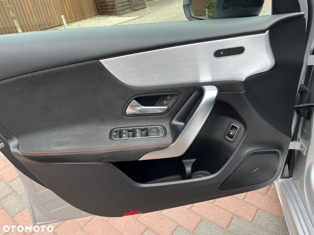 Mercedes-Benz Klasa A 220 4-Matic AMG Line 7G-DCT - 28