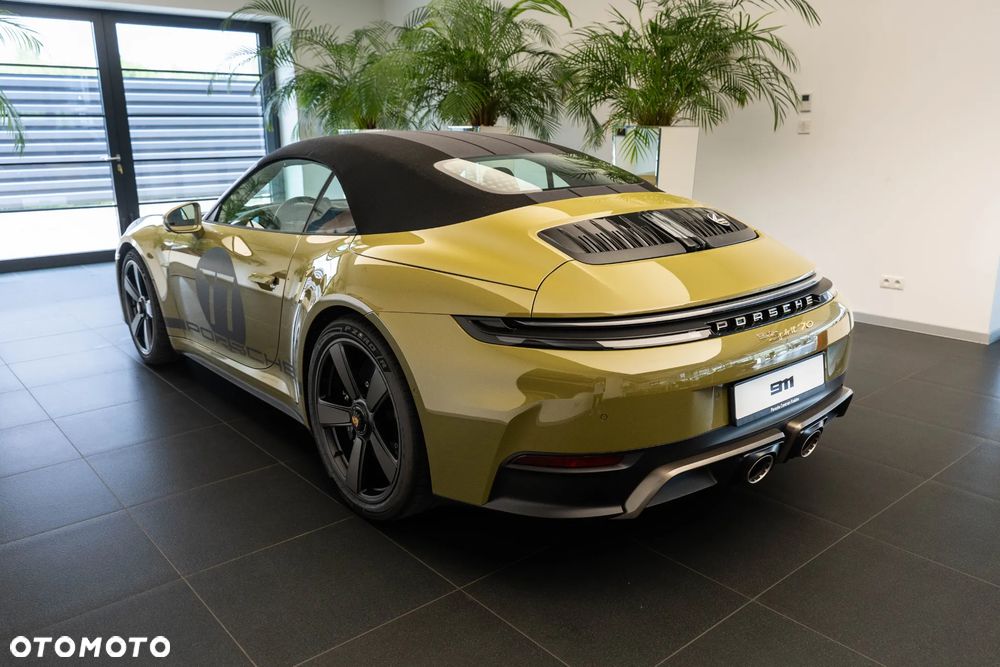 Porsche 911 Carrera T-Hybrid Spirit 70 - 3