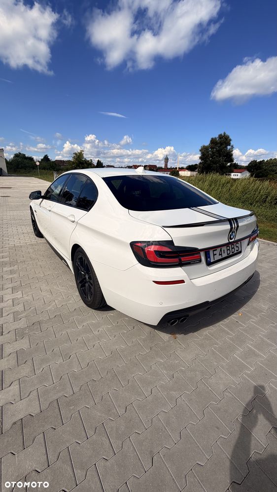 BMW Seria 5 525d xDrive - 11