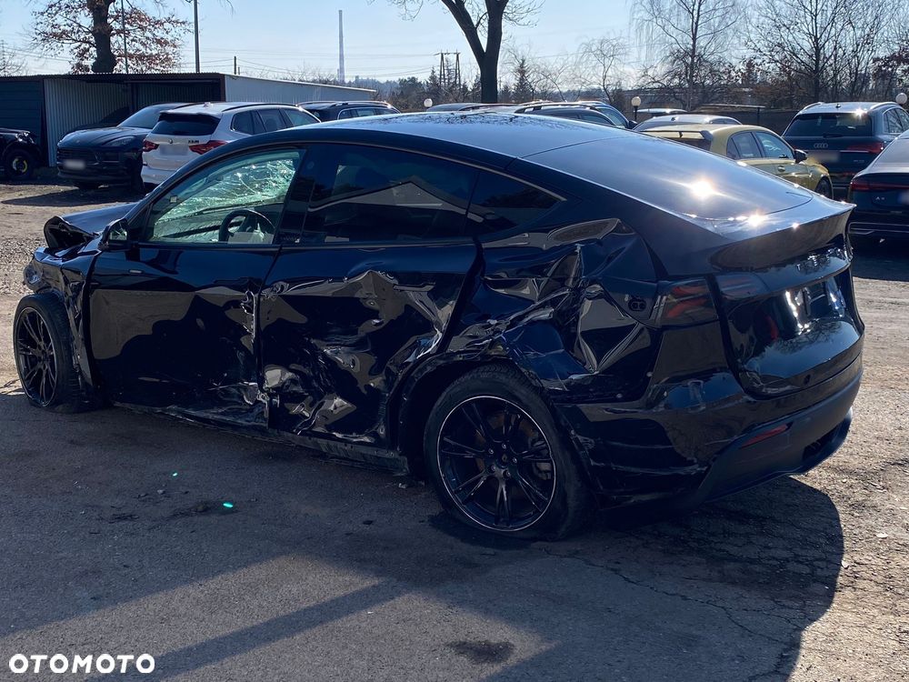 Tesla Y Long Range Dual Motor AWD - 12