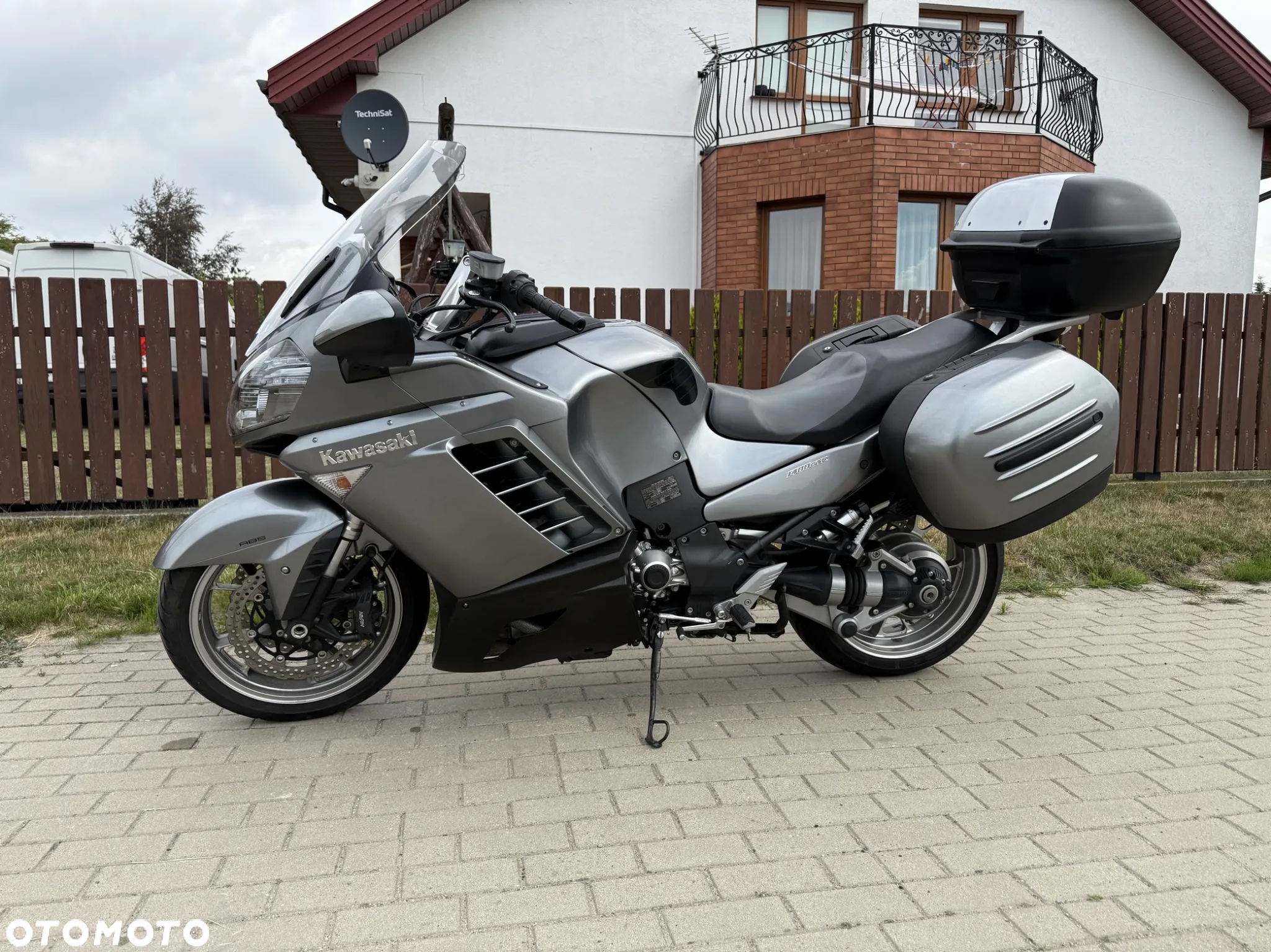 Kawasaki GTR - 3