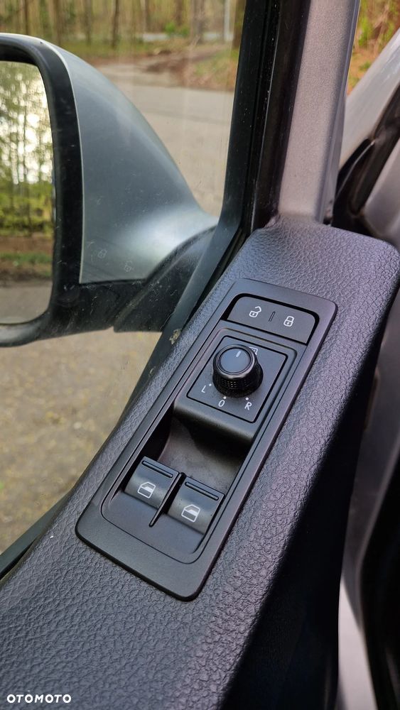 Volkswagen Caravelle - 15