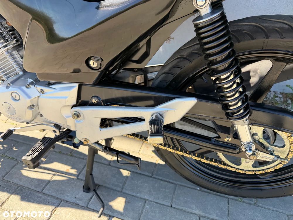 Yamaha YBR - 33