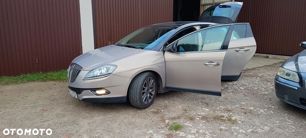 Lancia Delta 1.6 MJ Platino - 23