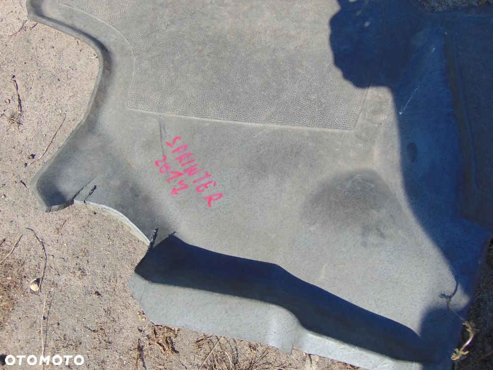 Wykładzina przód mercedes 314 W906