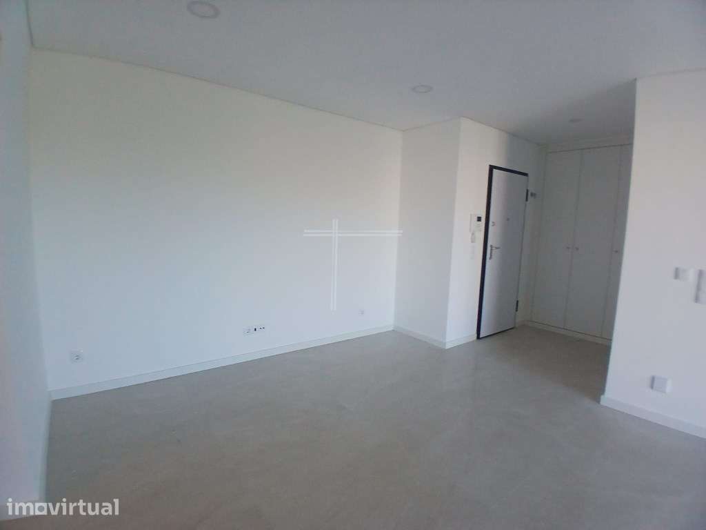 Apartamento T2, com parqueamento para 2 carros e arrecadação - Quin... - Grande imagem: 4/22