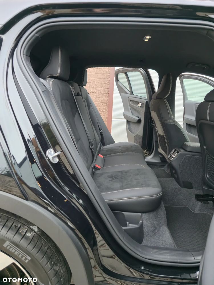 Volvo XC 40 B3 B DKG Plus Black Edition - 28