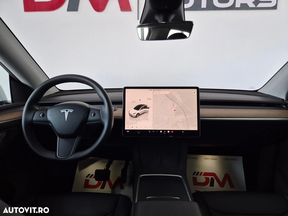 Tesla Model Y Long Range Dual Motor AWD - 11