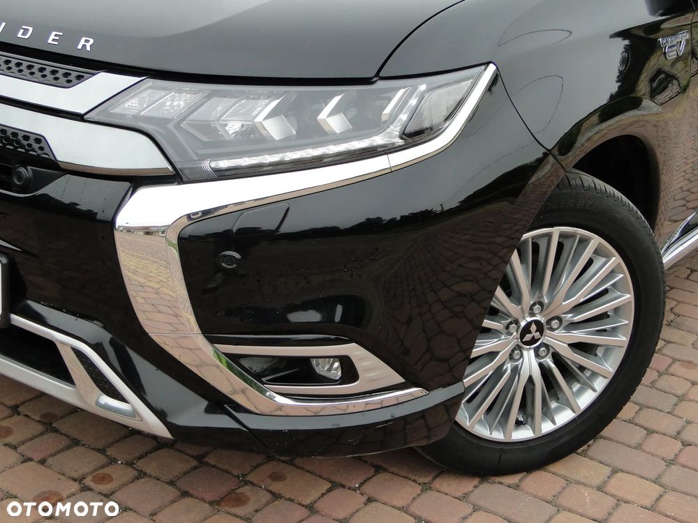 Mitsubishi Outlander Intense + - 18