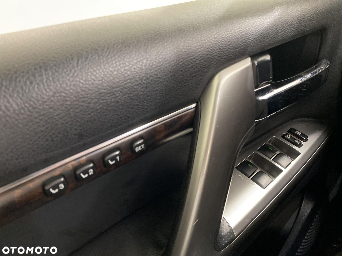 Toyota Land Cruiser - 21